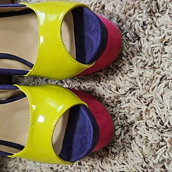 Shoe Dazzle Tri-colored Platform Heels