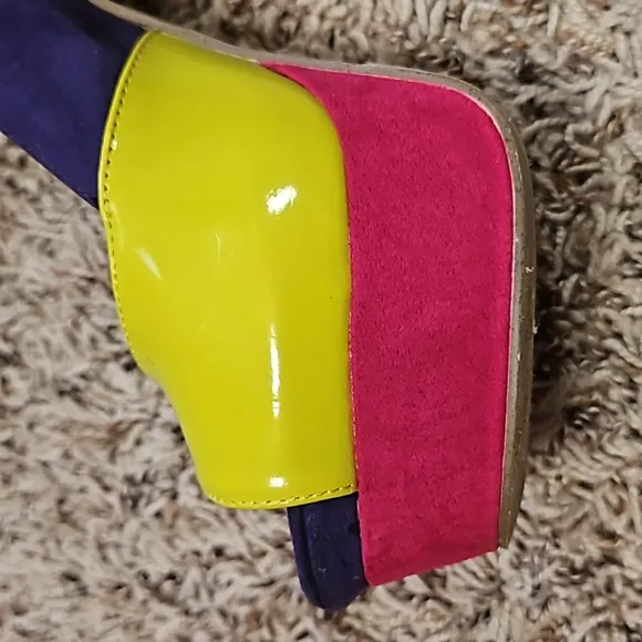 Shoe Dazzle Tri-colored Platform Heels