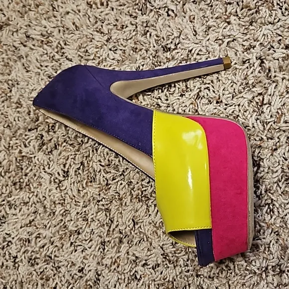 Shoe Dazzle Tri-colored Platform Heels