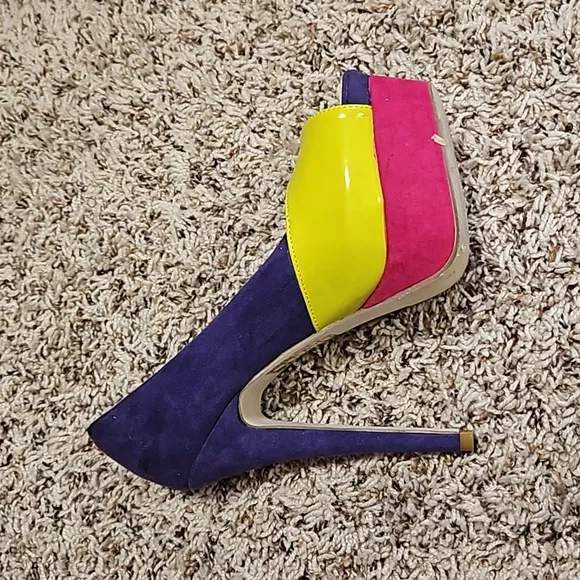 Shoe Dazzle Tri-colored Platform Heels