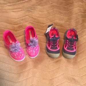 Shoe lot size 9