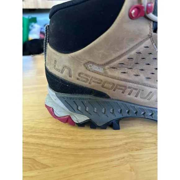 Shoe Size 9.5 La Sportiva Beige Hiking Boots