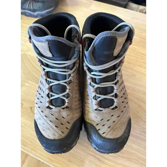 Shoe Size 9.5 La Sportiva Beige Hiking Boots