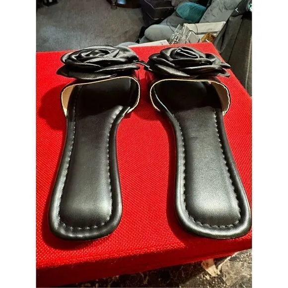 Shoes and scarf set Beautiful black faux leather sandals, with embellished satin
