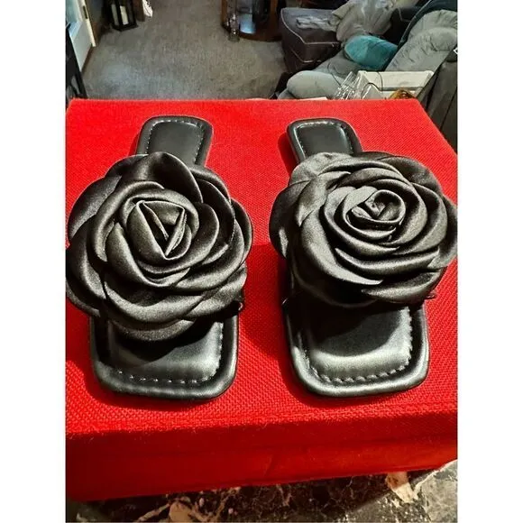 Shoes and scarf set Beautiful black faux leather sandals, with embellished satin