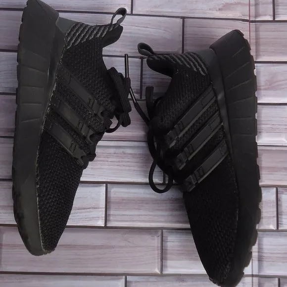 SIZE 13 1/2 K. ADIDAS Boy's running  sneakers shoes.