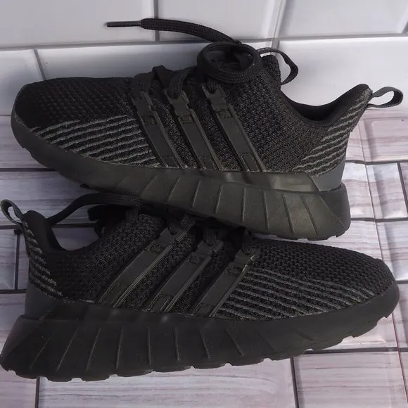 SIZE 13 1/2 K. ADIDAS Boy's running  sneakers shoes.