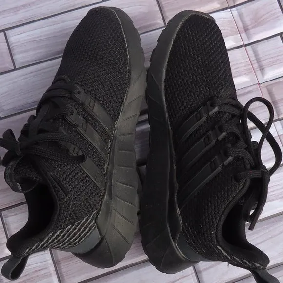 SIZE 13 1/2 K. ADIDAS Boy's running  sneakers shoes.