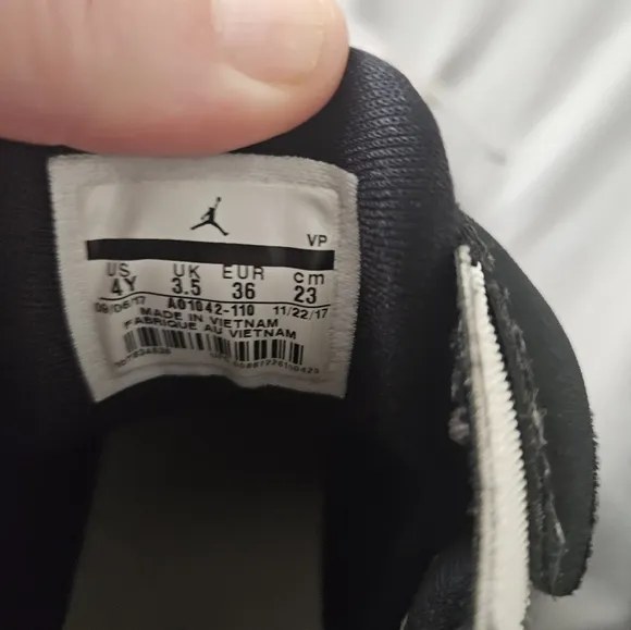 Size‎ 4 Y OR Womens Size 8 Nike White and Black Why Not Zero Jordans