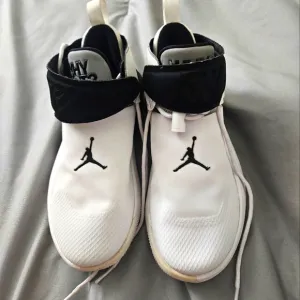 Size‎ 4 Y OR Womens Size 8 Nike White and Black Why Not Zero Jordans