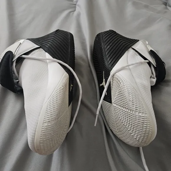 Size‎ 4 Y OR Womens Size 8 Nike White and Black Why Not Zero Jordans