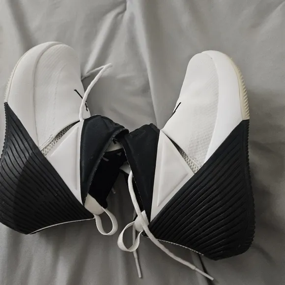 Size‎ 4 Y OR Womens Size 8 Nike White and Black Why Not Zero Jordans