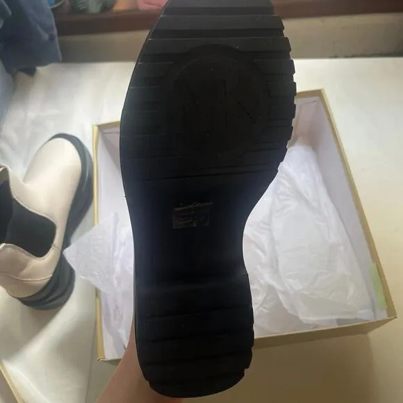 Size 9M Women's Michael Kors Dupree Bootie