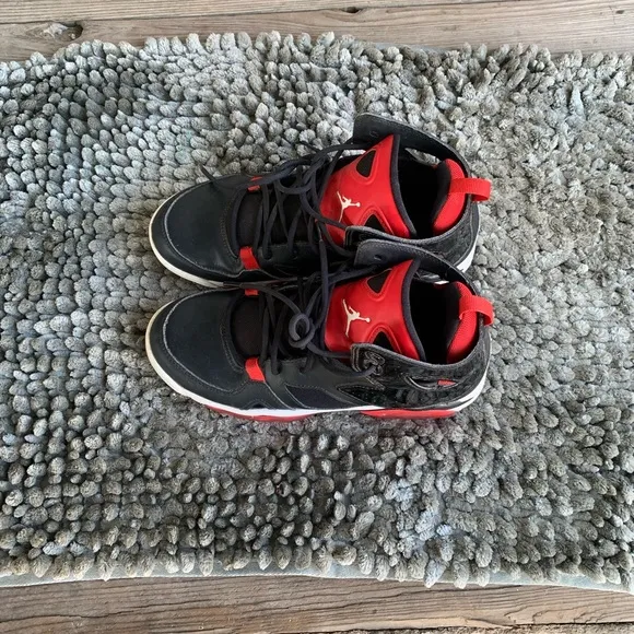 Size5.5Y Jordan flight club 91 bred used good condition .
