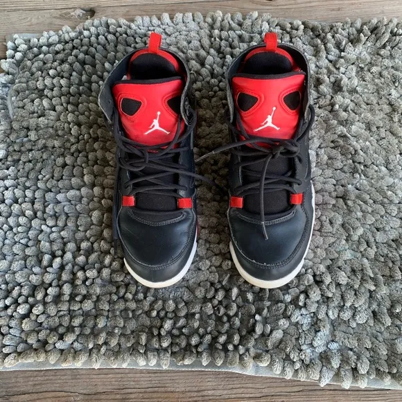 Size5.5Y Jordan flight club 91 bred used good condition .