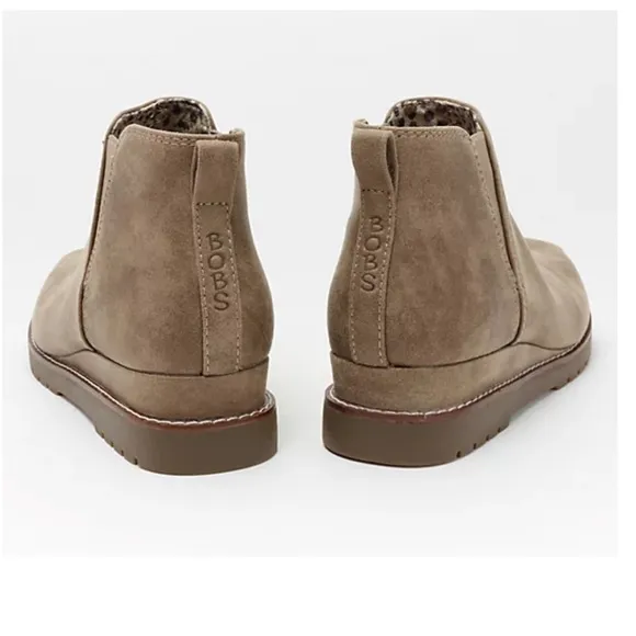 SKECHERS Women's BOBS Chill Wedge - Cruising Altitude Boots / Size: 9 &amp; 9.5