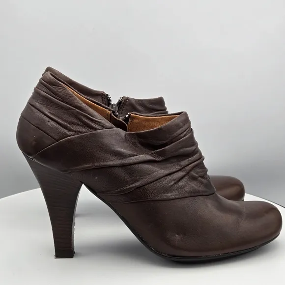 Sofft Florina Ankle Boots in Brown