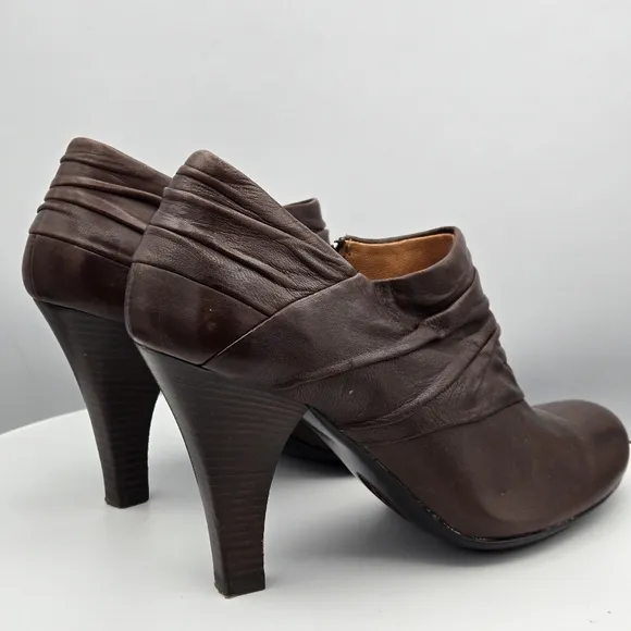 Sofft Florina Ankle Boots in Brown