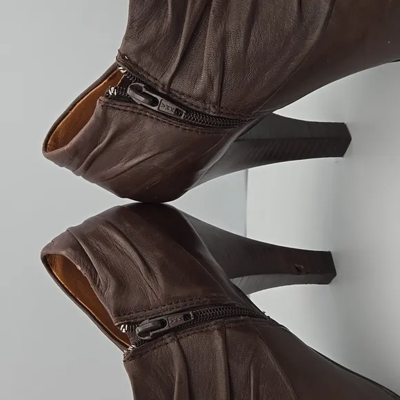 Sofft Florina Ankle Boots in Brown