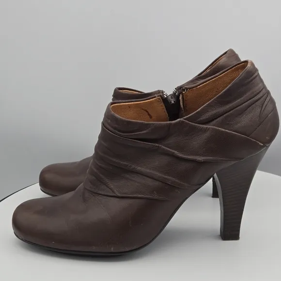 Sofft Florina Ankle Boots in Brown