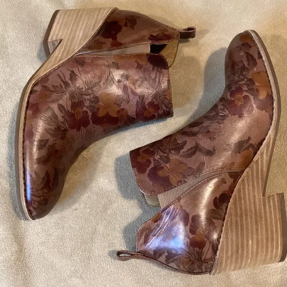 Sofft Slip-On Bootie, Sacora, Brown w/Floral Print, Size US 9, EU 40, UK 7