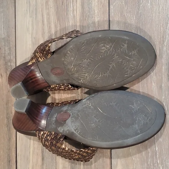 Sofft Women Comfort Leather Thong heels sandals shoes sz 9.5M