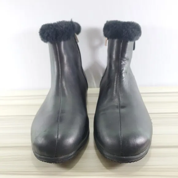 Softwalk Helena 9 Please Read Black Leather Faux Fur Lining Booties Zip Ankle