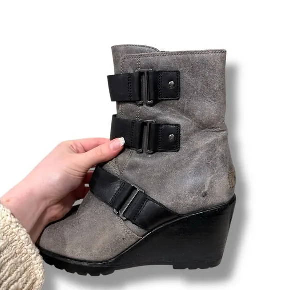 Sorel After Hours Grey Suede Leather Wedge Buckle Strap Chelsea Boots Size 7.5