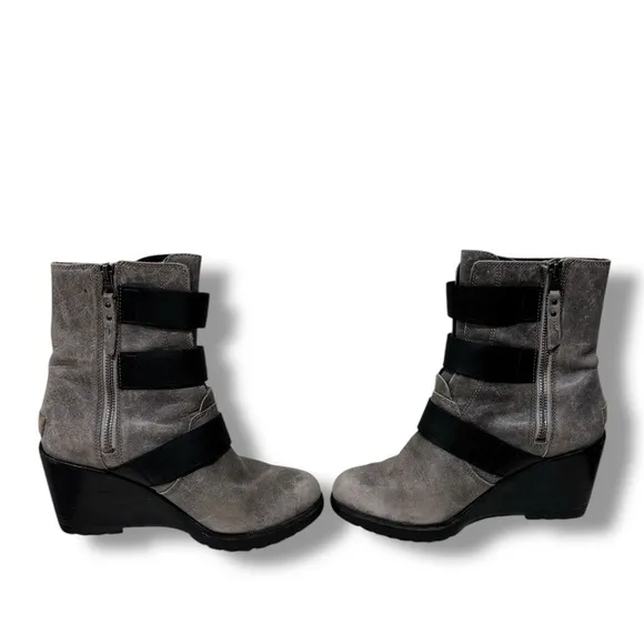 Sorel After Hours Grey Suede Leather Wedge Buckle Strap Chelsea Boots Size 7.5