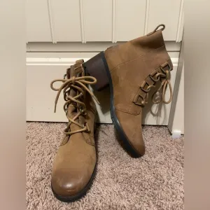 Sorel Cate‎ Lace Boots