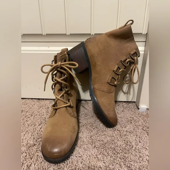 Sorel Cate‎ Lace Boots