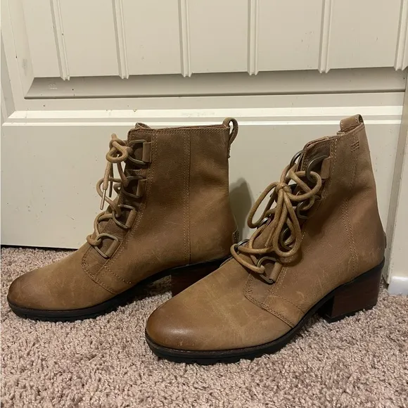 Sorel Cate‎ Lace Boots