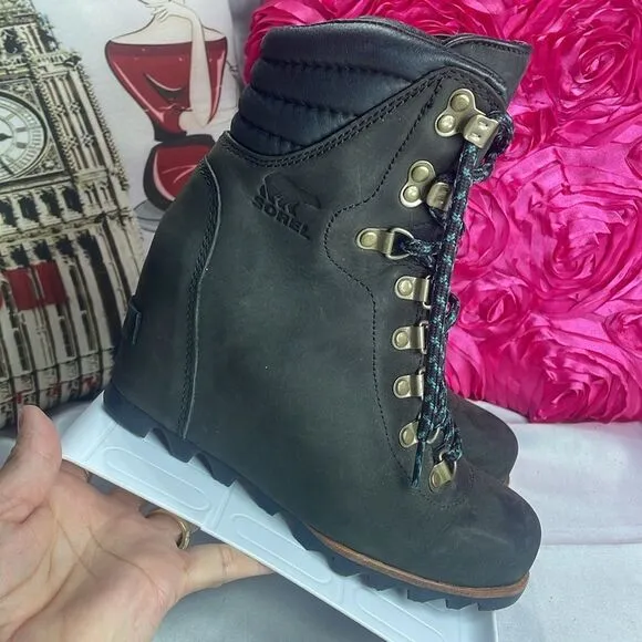 Sorel Conquest Waterproof Wedge BootsWomen's Leather Olive-Dark Grey Size 6