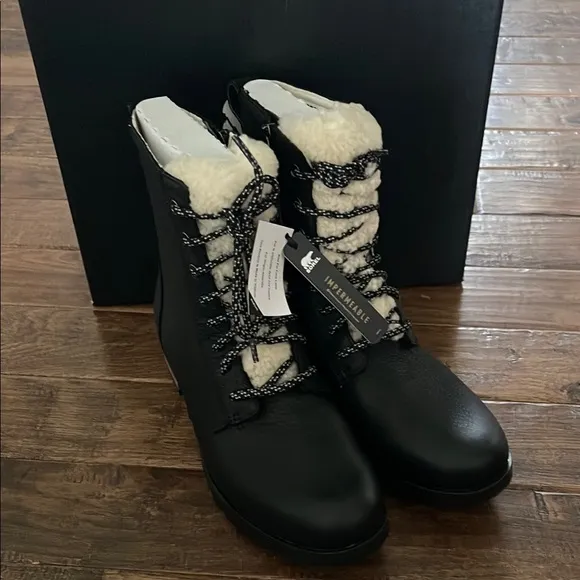 Sorel Emilie Short Lace Cozy Waterproof Boots in Black size 9.5