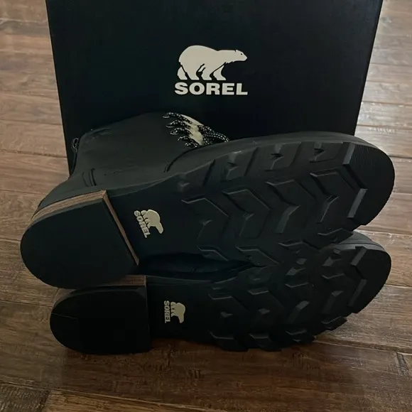 Sorel Emilie Short Lace Cozy Waterproof Boots in Black size 9.5