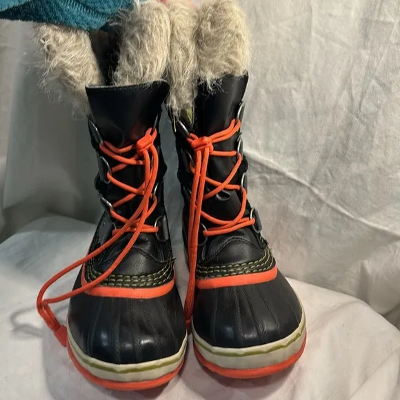 Sorel Joan of Arctic Insulated Waterproof Winter Boots Faux Fur Youth size 2