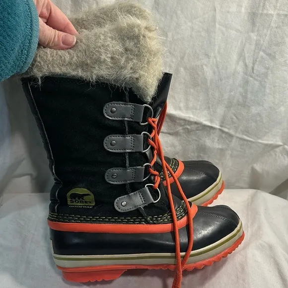 Sorel Joan of Arctic Insulated Waterproof Winter Boots Faux Fur Youth size 2
