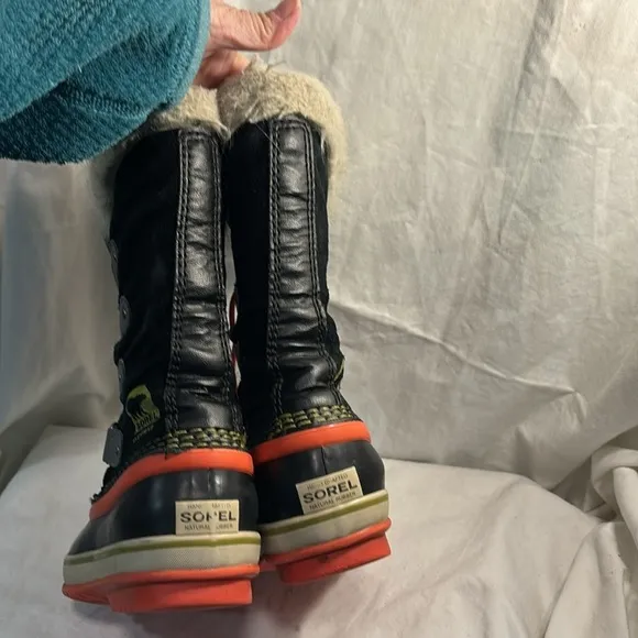 Sorel Joan of Arctic Insulated Waterproof Winter Boots Faux Fur Youth size 2