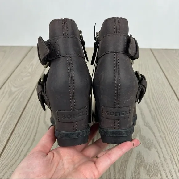 Sorel Joan Of Arctic Wedge II Leather Buckle Booties 6.5M Blackened Brown $235