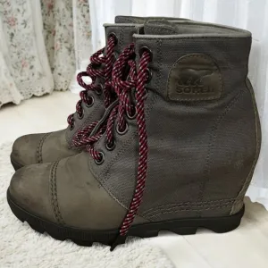 Sorel Joan Of Arctic Wedge PDX Leather Boots With Red Laces Size 7M
