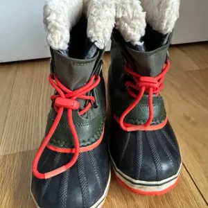 Sorel Kids Waterproof Winter Boots - Black and Red Barely Used in VGC