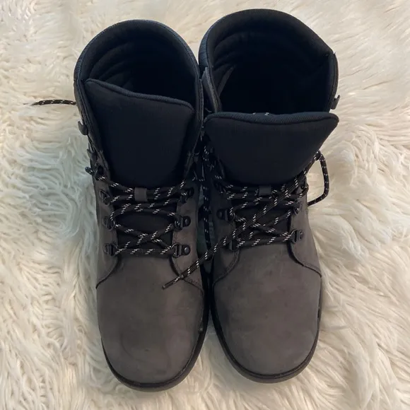 SOREL MAN HIKING BOOTS SIZE 12 EXCELLENT CONDITION COLOR GRAY AND BLACK
