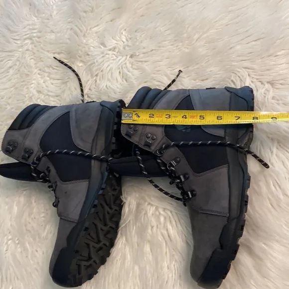 SOREL MAN HIKING BOOTS SIZE 12 EXCELLENT CONDITION COLOR GRAY AND BLACK