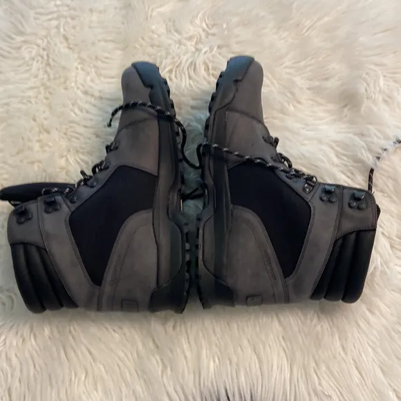 SOREL MAN HIKING BOOTS SIZE 12 EXCELLENT CONDITION COLOR GRAY AND BLACK