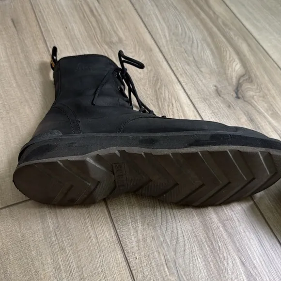 SOREL Men's Hi Line Lace Black Boots size 11