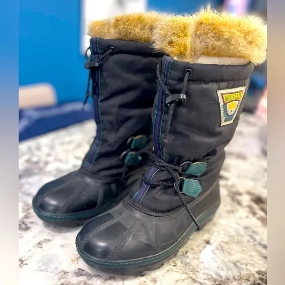 Sorel Mountain Outfit Winter Boots woman's size 6