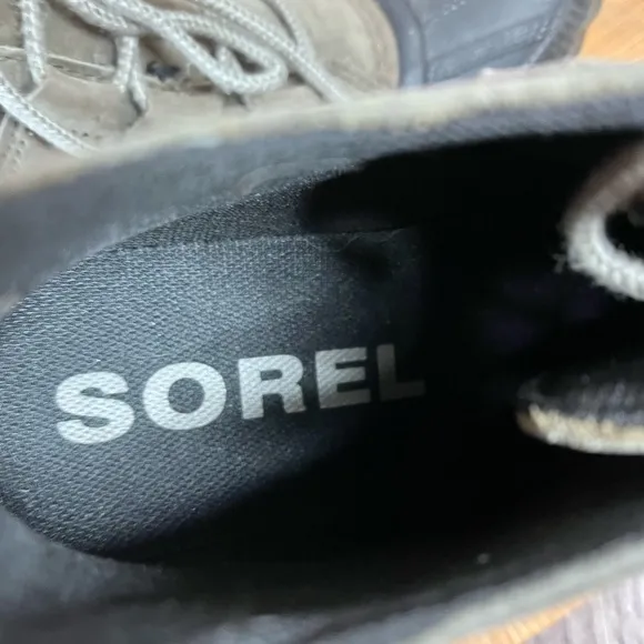 *Sorel | Out N About Plus Duck Boots in black and Olive Size 6