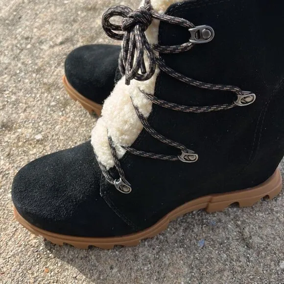 Sorel winter artic wedge boot lace up black suede gum bottom faux fur