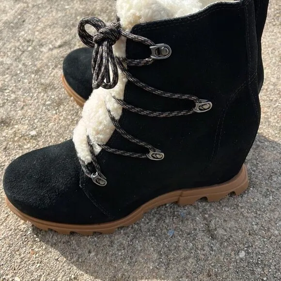 Sorel winter artic wedge boot lace up black suede gum bottom faux fur