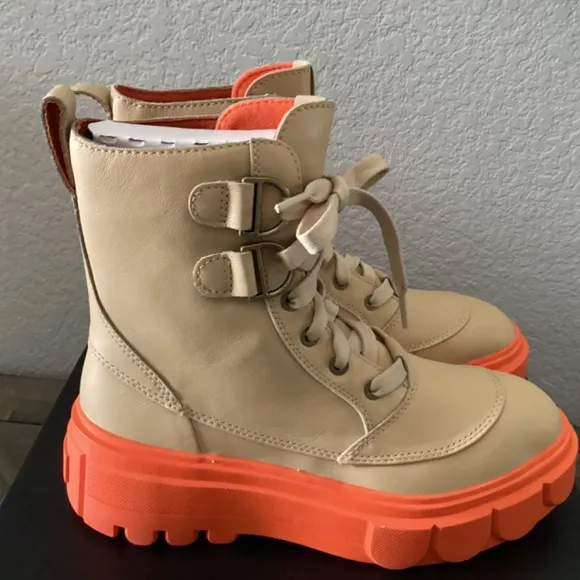 SOREL Women's Caribou Lace-Up WP Boots, size 7.5